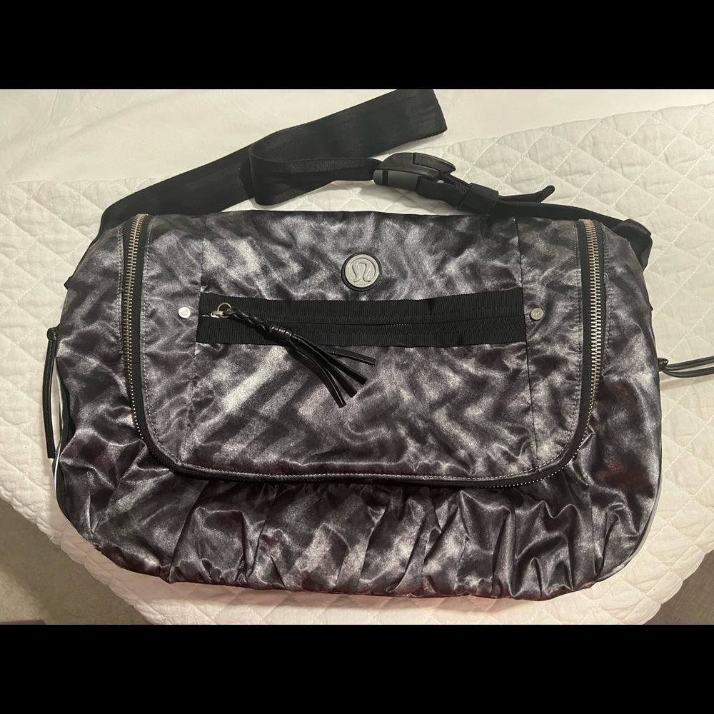 Lululemon Moto Messenger Computer Bag